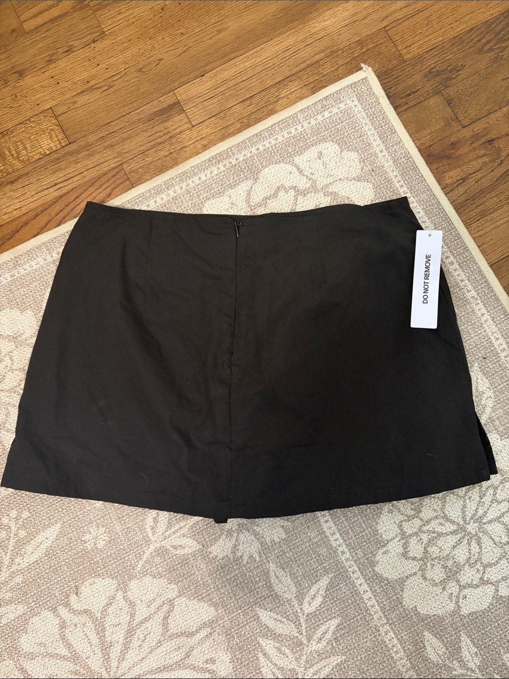 Princess Polly Black Skort HOLE UNDER ZIPPER - Picture 3 of 5
